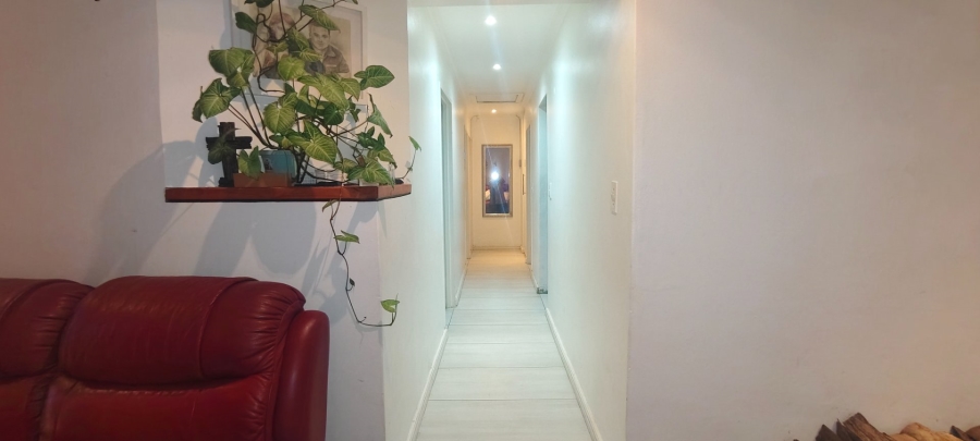 3 Bedroom Property for Sale in Strandfontein Village Western Cape